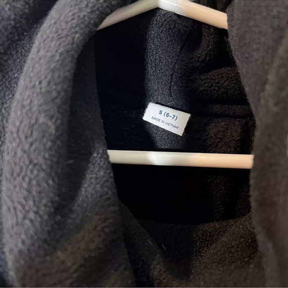 Old Navy Active Girls Black Fleece Pullover Size Small 6/7 Turtleneck Top Winter - Picture 3 of 3